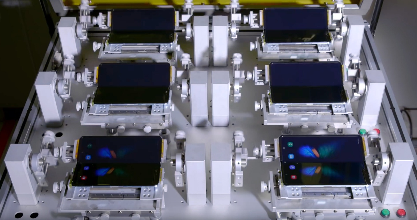 Samsung Fold сложили и разложили 200 000 раз (видео) - 3